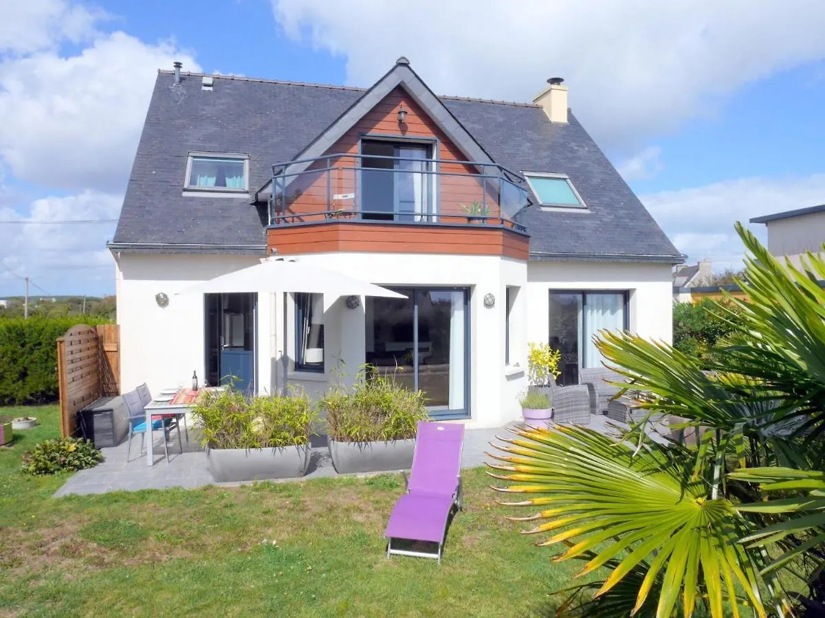 Cottage, Crozon location